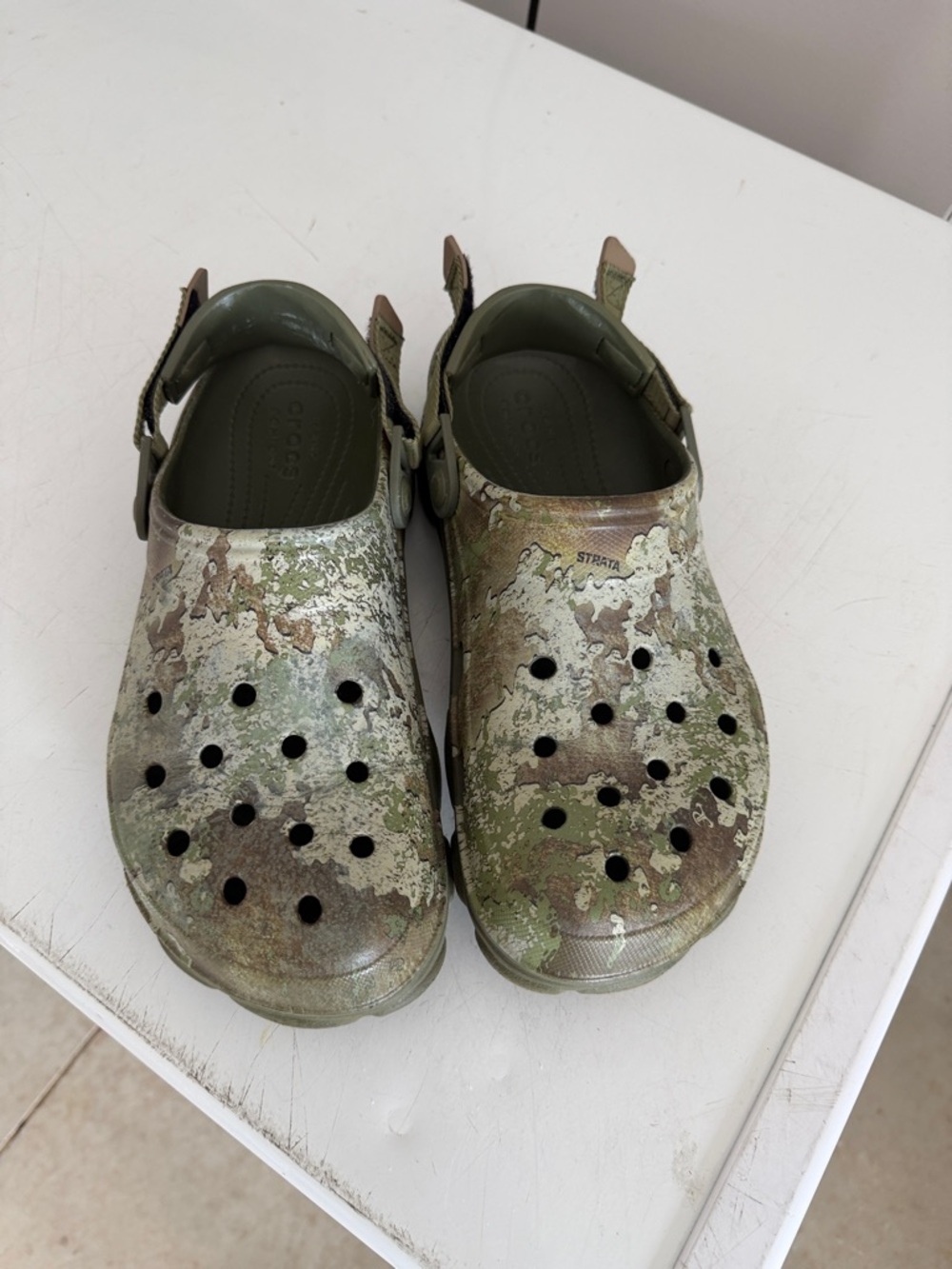 CROCS Men's size 10 Camouflage Pattern Classic Clog - Green Brown